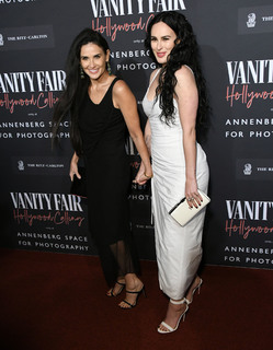 Demi Moore feet photo thumbnail