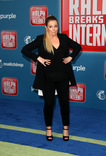 Melissa Joan Hart feet photo thumbnail