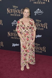 Melissa Joan Hart feet photo thumbnail