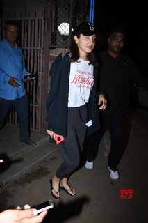 Anushka Sharma feet photo thumbnail