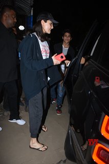 Anushka Sharma feet photo thumbnail