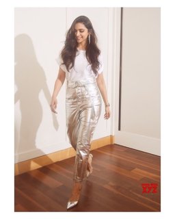 Deepika Padukone feet photo thumbnail