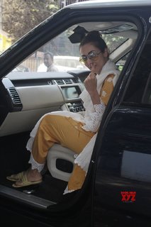 Malaika Arora feet photo thumbnail