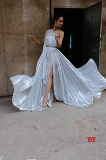 Malaika Arora feet photo thumbnail