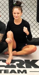 Karolina Kowalkiewicz feet photo thumbnail