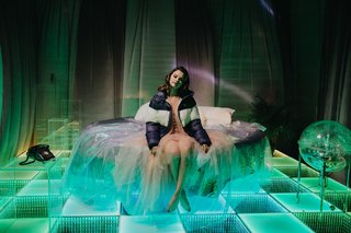 Selena Gomez feet photo thumbnail