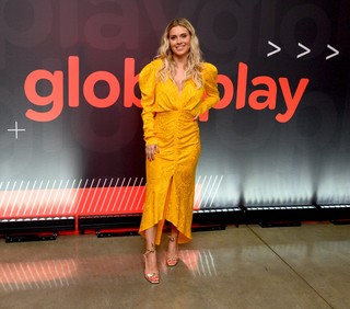 Carolina Dieckmann feet photo thumbnail