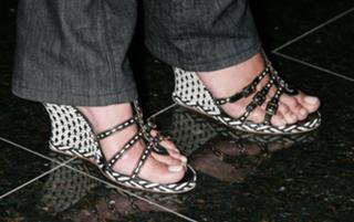 Maria Bello feet photo thumbnail