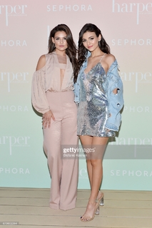 Victoria Justice feet photo thumbnail