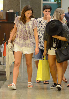 Bruna Marquezine feet photo thumbnail