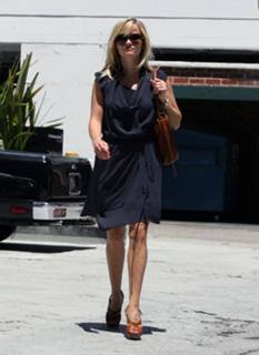 Reese Witherspoon feet photo thumbnail