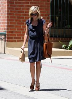 Reese Witherspoon feet photo thumbnail