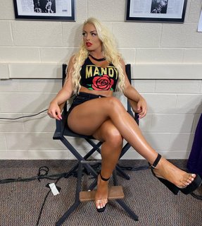 Amanda Saccomanno feet photo thumbnail
