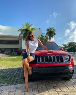 Carolina Ardohain feet photo thumbnail