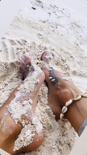 Brooke Burke feet photo thumbnail