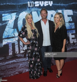 Jennie Garth feet photo thumbnail