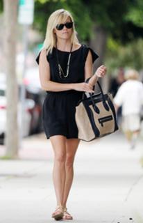 Reese Witherspoon feet photo thumbnail