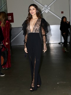 Victoria Justice feet photo thumbnail