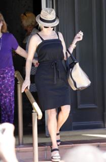 Reese Witherspoon feet photo thumbnail
