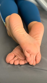 Kyle Unfug feet photo thumbnail