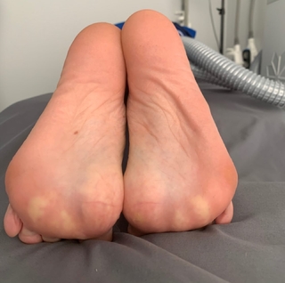 Kyle Unfug feet photo thumbnail