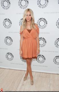 Ashley Tisdale feet photo thumbnail