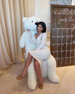 Kylie Jenner feet photo thumbnail