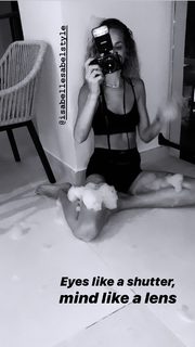 Brooke Burke feet photo thumbnail