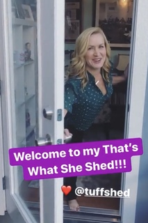 Angela Kinsey feet photo thumbnail
