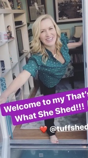 Angela Kinsey feet photo thumbnail