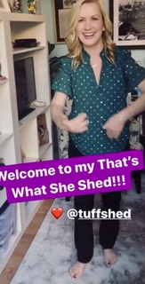 Angela Kinsey feet photo thumbnail