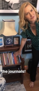 Angela Kinsey feet photo thumbnail