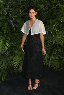 Phoebe Tonkin feet photo thumbnail