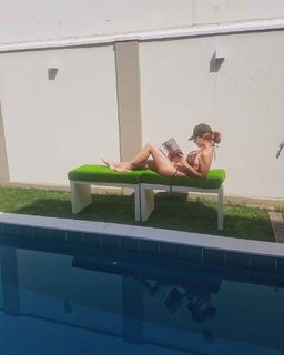 Isis Valverde feet photo thumbnail