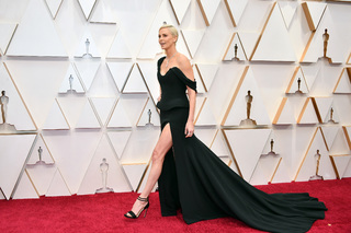 Charlize Theron feet photo thumbnail