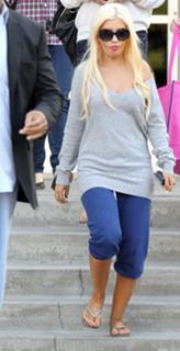 Christina Aguilera feet photo thumbnail