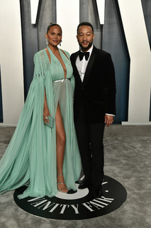 Chrissy Teigen feet photo thumbnail