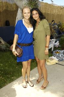 Emmanuelle Chriqui feet photo thumbnail