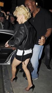 Christina Aguilera feet photo thumbnail