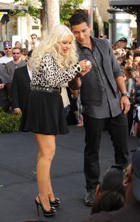 Christina Aguilera feet photo thumbnail