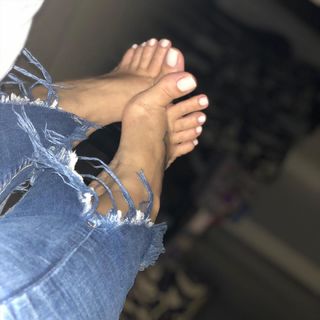 Karin Klemp feet photo thumbnail