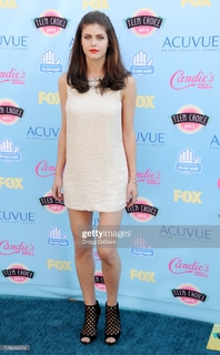Alexandra Daddario feet photo thumbnail
