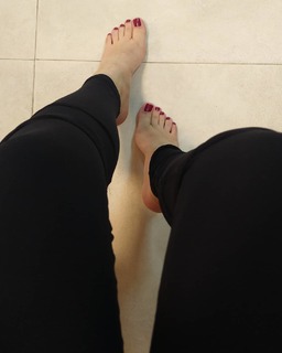 Isa Pes feet photo thumbnail