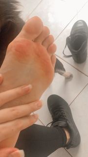 Alaine Crissiê feet photo thumbnail