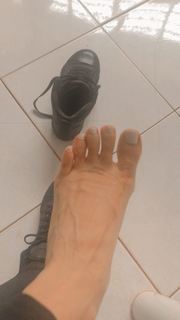 Alaine Crissiê feet photo thumbnail