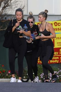Sofia Richie feet photo thumbnail