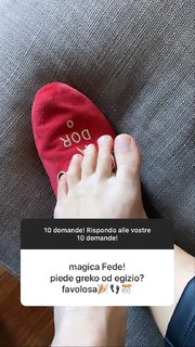 Federica Fontana feet photo thumbnail