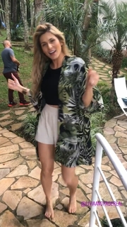 Lívia Andrade feet photo thumbnail