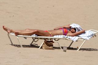 Nicole Scherzinger feet photo thumbnail
