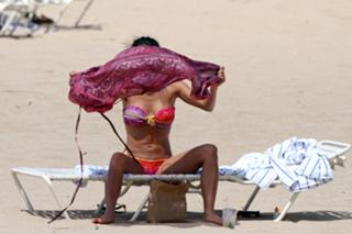 Nicole Scherzinger feet photo thumbnail